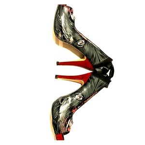 Werewolf Iron Fist heels NWOT
